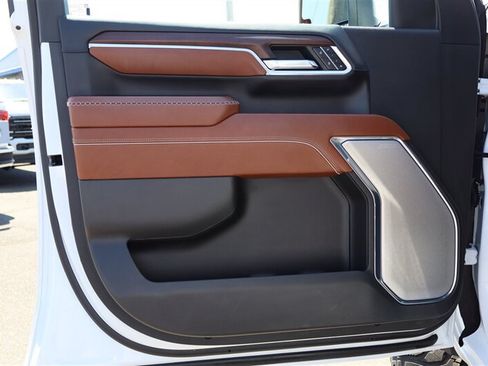 Used 2024 GMC Sierra 3500 Denali Ultimate AWD/4WD image 16