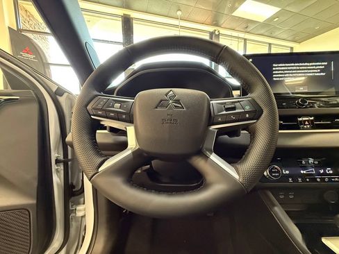 New 2026 Mitsubishi Outlander AWD image 12