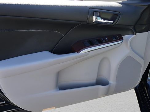 Used 2014 Toyota Camry XLE image 22