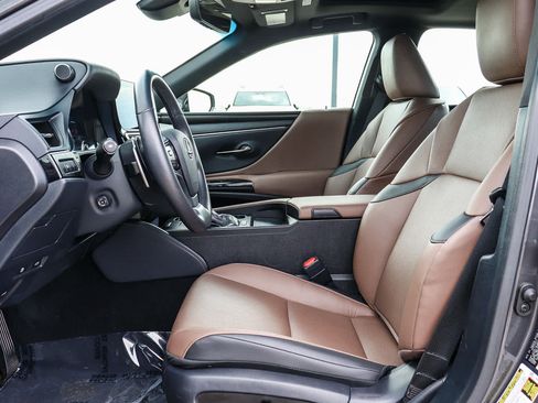 Certified 2025 Lexus ES 300h w/ Premium Package FWD image 18