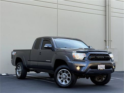 Used 2015 Toyota Tacoma PreRunner w/ TRD Sport Package RWD image 24