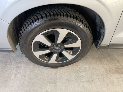 Used 2017 Subaru Forester 2.5i Premium w/ All-Weather Package image 10