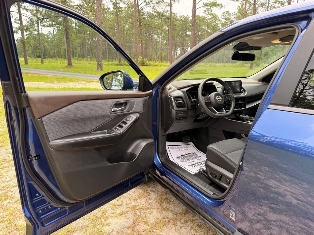 Used 2023 Nissan Rogue SV FWD image 11