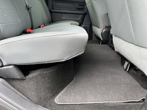 Used 2015 RAM 1500 Express RWD image 39