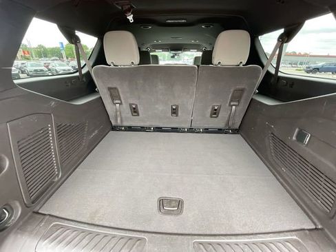 Used 2023 GMC Yukon XL SLE RWD image 32