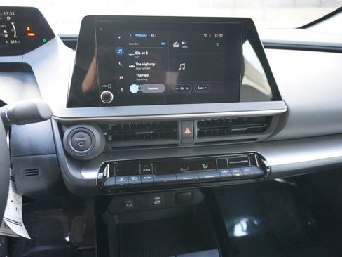 Used 2025 Toyota Prius LE image 14