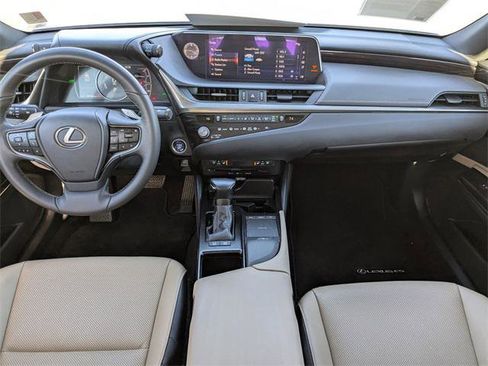 Certified 2021 Lexus ES 300h w/ Premium Package image 15