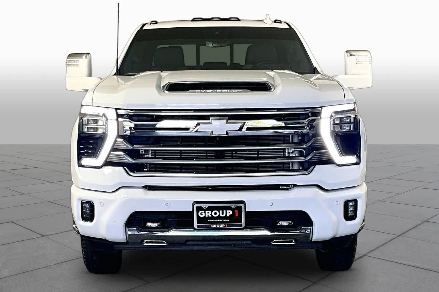 Used 2026 Chevrolet Silverado 3500 High Country w/ High Country Premium Package AWD/4WD image 4