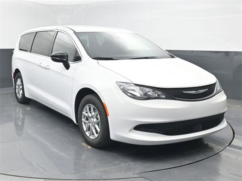 New 2026 Chrysler Voyager LX image 8