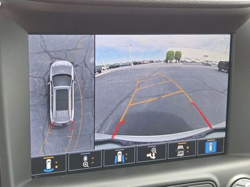 Used 2023 GMC Terrain SLT w/ Tech Package FWD image 4