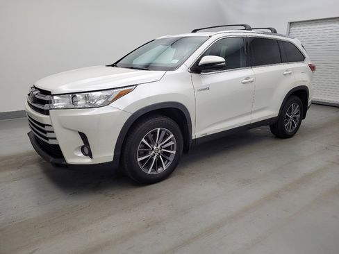 Used 2019 Toyota Highlander XLE AWD/4WD image 2