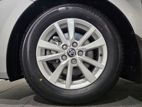 Used 2025 Toyota Camry LE w/ Convenience Package FWD image 22