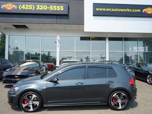 Used 2017 Volkswagen GTI SE FWD image 2