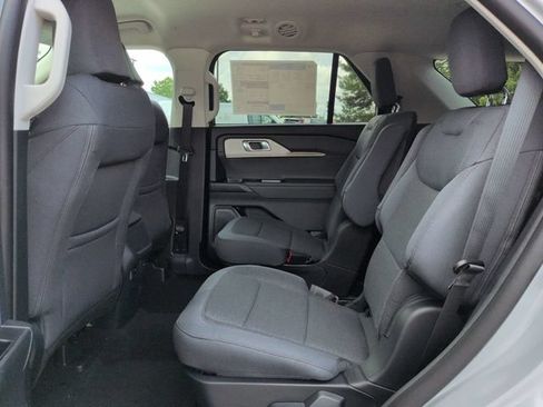 New 2026 Ford Explorer Active RWD image 14