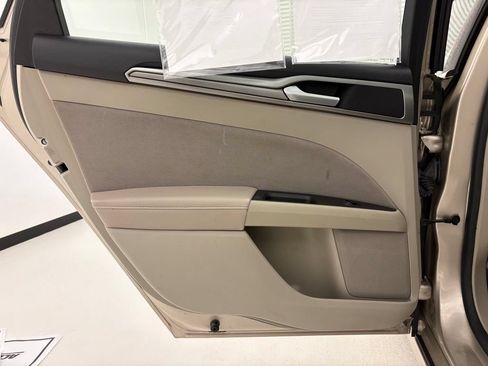 Used 2018 Ford Fusion SE FWD image 26