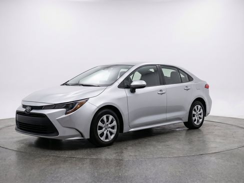 Used 2025 Toyota Corolla LE FWD image 3