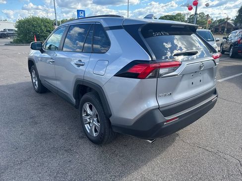 Used 2025 Toyota RAV4 XLE AWD/4WD image 5