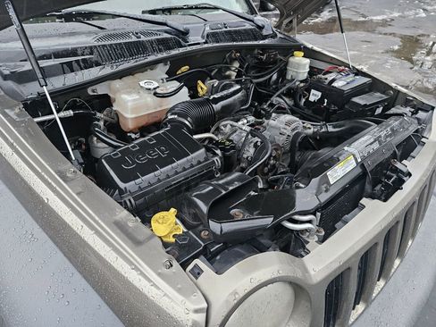 Used 2005 Jeep Liberty Sport image 19