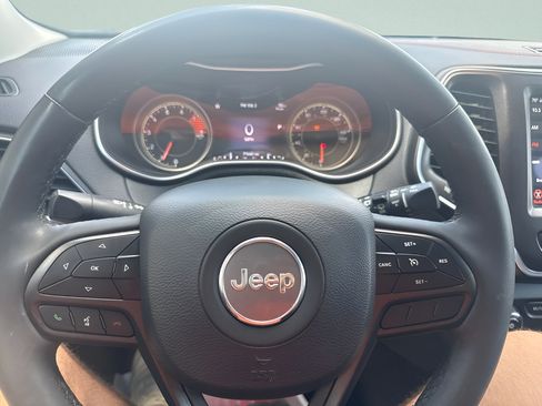 Used 2021 Jeep Cherokee Trailhawk w/ Premium Leather Package AWD/4WD image 17