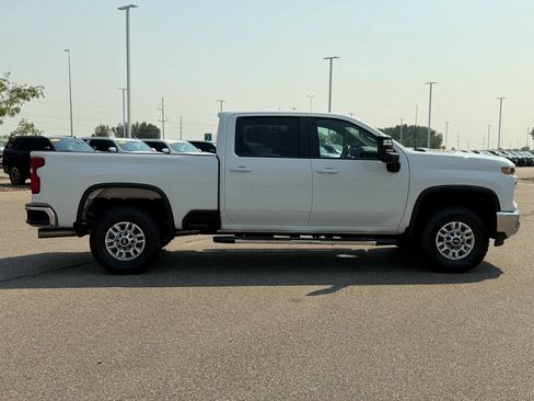 Used 2025 Chevrolet Silverado 2500 LT w/ Convenience Package AWD/4WD image 5