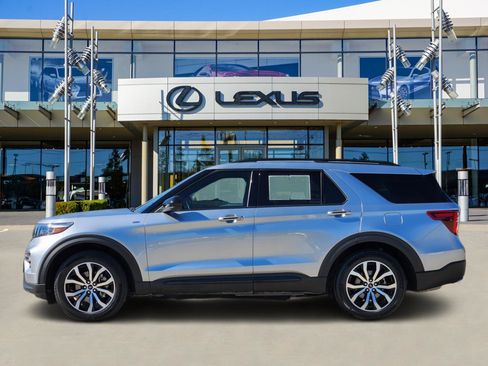 Used 2023 Ford Explorer ST-Line w/ Class IV Trailer Tow Package image 3