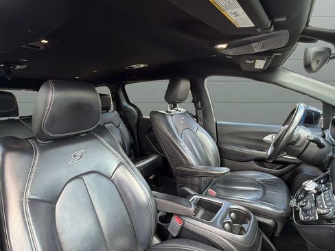 Used 2018 Chrysler Pacifica Touring-L Plus w/ Advanced Safetytec Group FWD image 29