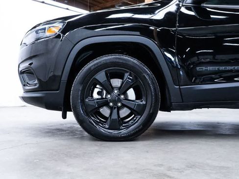 Used 2023 Jeep Cherokee Altitude Lux AWD/4WD image 7