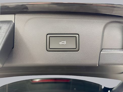 Used 2025 Volkswagen Atlas SEL Premium R-Line image 10