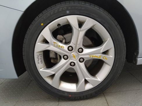 Used 2017 Chevrolet Cruze Premier FWD image 31