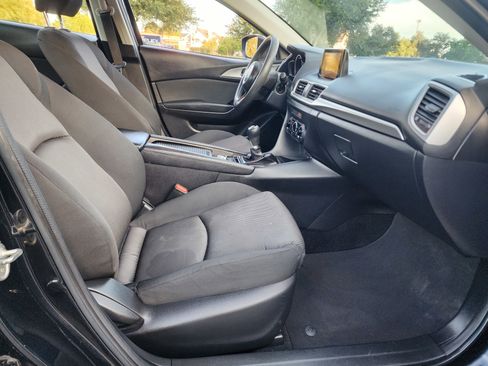 Used 2018 MAZDA MAZDA3 Sport FWD image 10