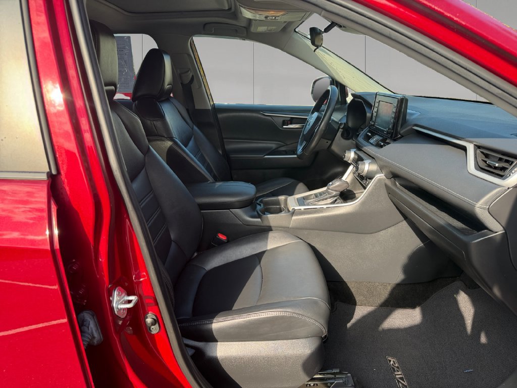 Used 2021 Toyota RAV4 XLE Premium AWD/4WD image 18