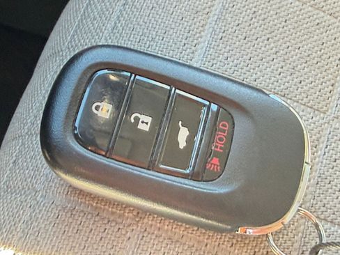 Used 2025 Honda HR-V LX image 21