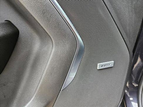 Used 2024 GMC Yukon XL SLT image 27