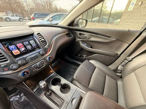 Used 2017 Chevrolet Impala LT image 13