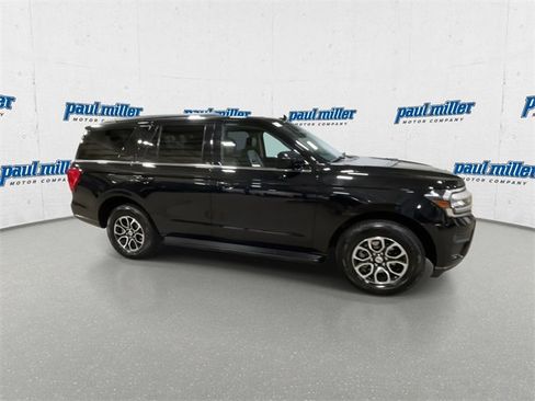 Used 2024 Ford Expedition XLT image 13