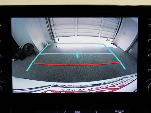 Used 2023 Toyota Sienna XSE FWD image 22