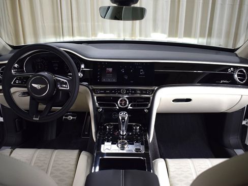 New 2025 Bentley Flying Spur Plug-In Hybrid image 2