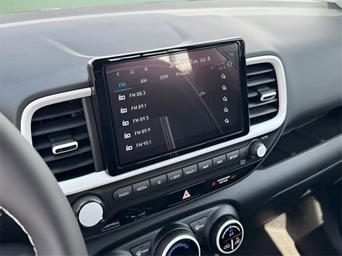 New 2025 Hyundai Venue Limited image 17