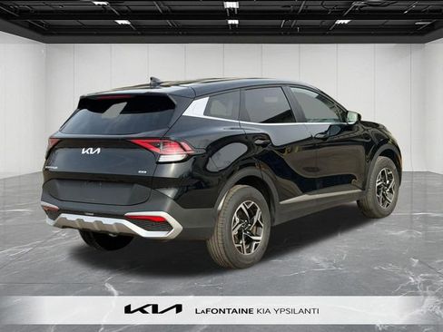 Used 2025 Kia Sportage LX AWD/4WD image 7