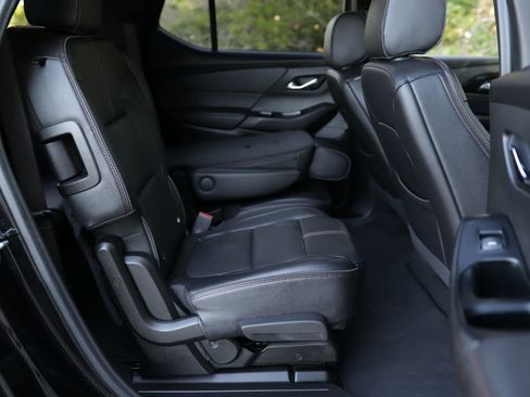 Used 2023 Chevrolet Traverse RS FWD image 33