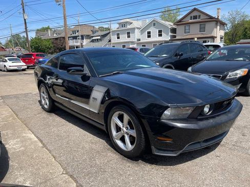 Used 2010 Ford Mustang GT RWD image 2
