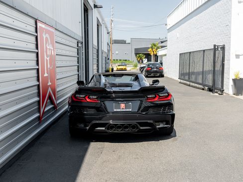 Used 2025 Chevrolet Corvette Z06 RWD image 35