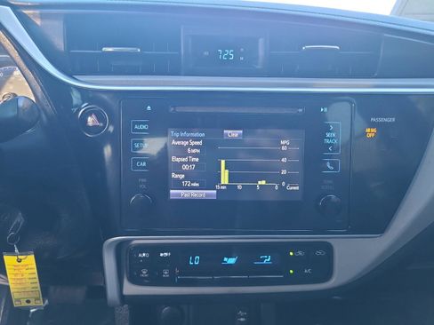 Used 2017 Toyota Corolla LE FWD image 14