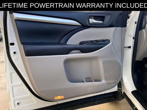 Used 2019 Toyota Highlander XLE image 23