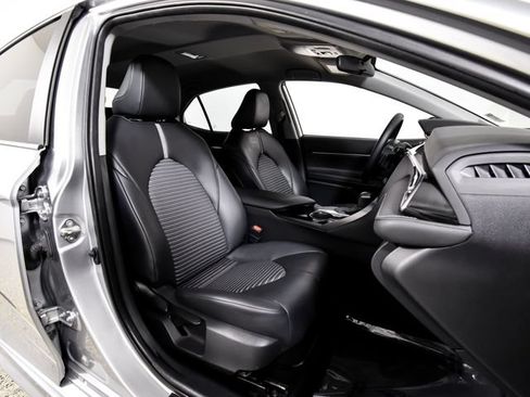 Used 2020 Toyota Camry SE FWD image 28
