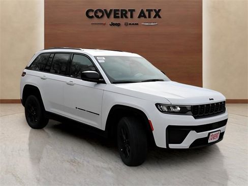 New 2026 Jeep Grand Cherokee Altitude image 7