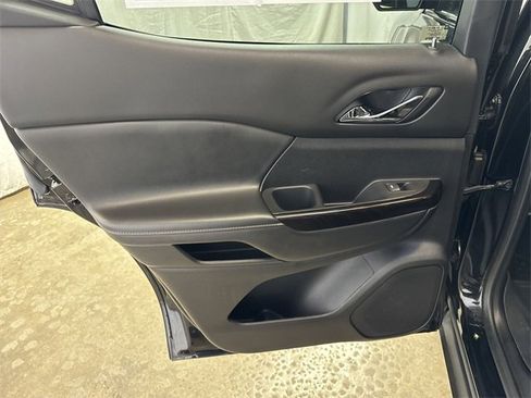 Used 2022 GMC Acadia AT4 w/ Technology Package image 27