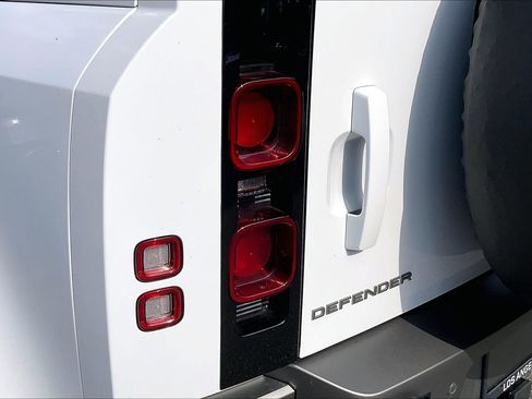 Used 2025 Land Rover Defender 90 X-Dynamic SE AWD/4WD image 27