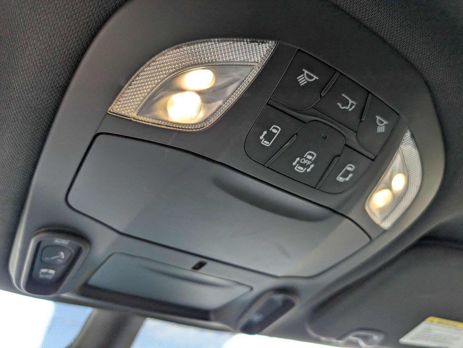 Used 2025 Chrysler Pacifica Limited FWD image 24