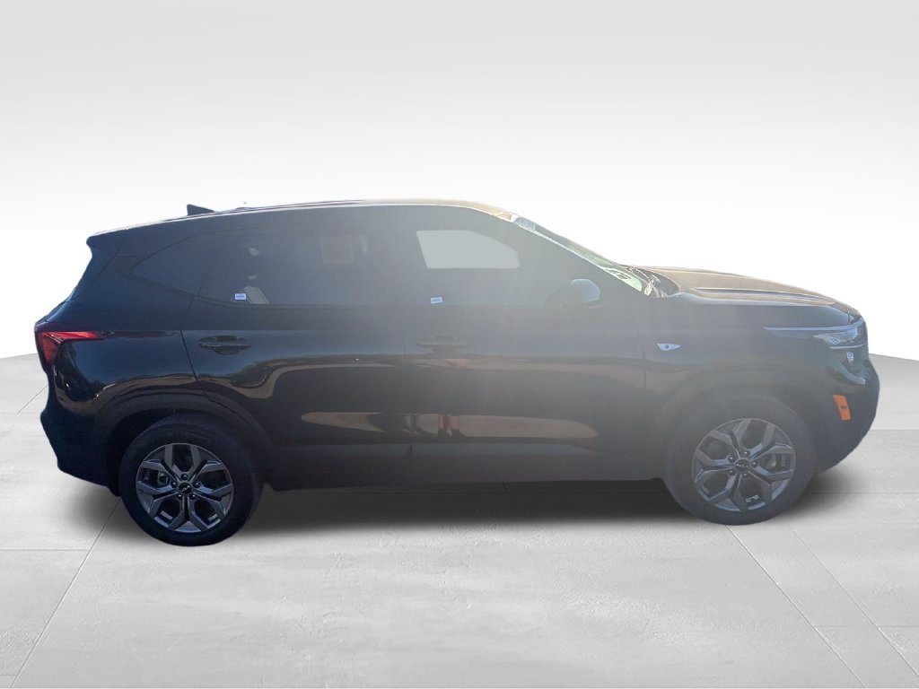 Used 2024 Kia Seltos LX AWD/4WD image 6